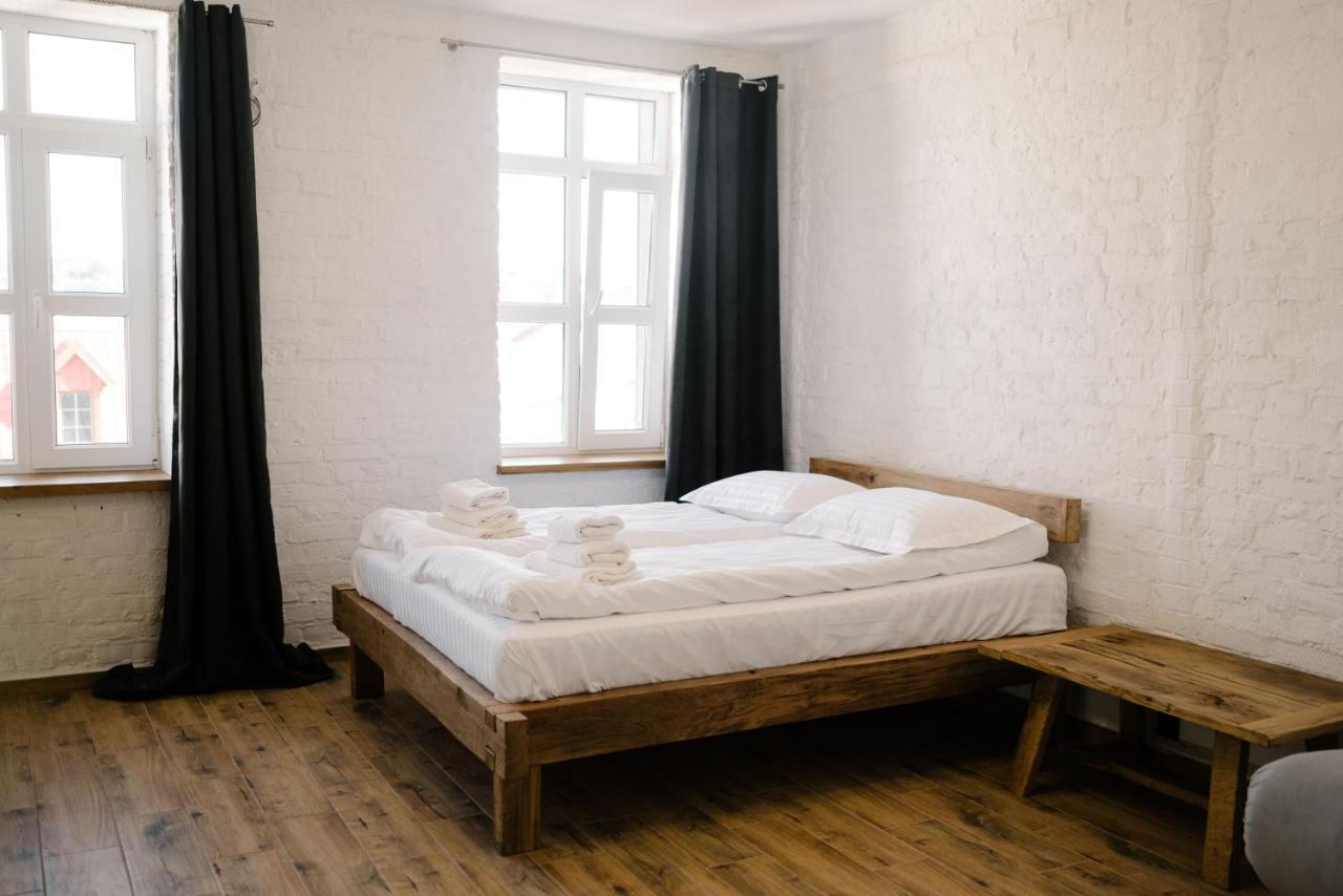 Hotel Dynasty Kamjanyi Potoki Kültér fotó