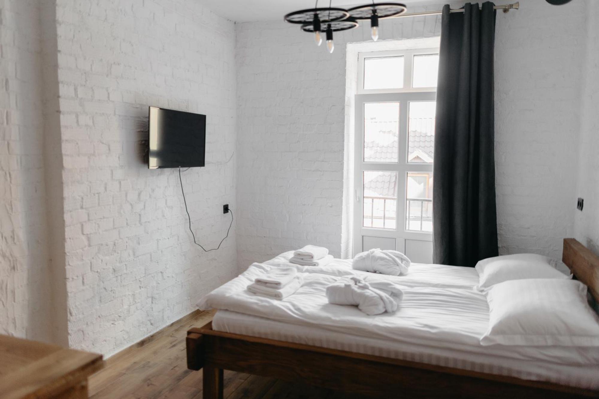 Hotel Dynasty Kamjanyi Potoki Kültér fotó